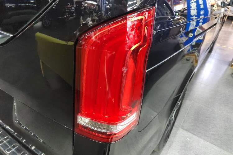 Used Mercedes-Benz V-Class 2020 V 260 L Long-wheelbase Luxury Edition Exterior 3