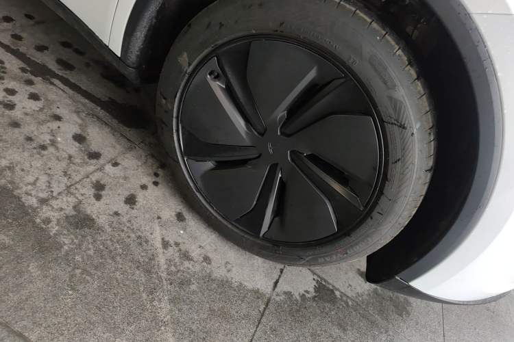 Used Tesla Model Y 2025 Rear-Wheel-Drive Version