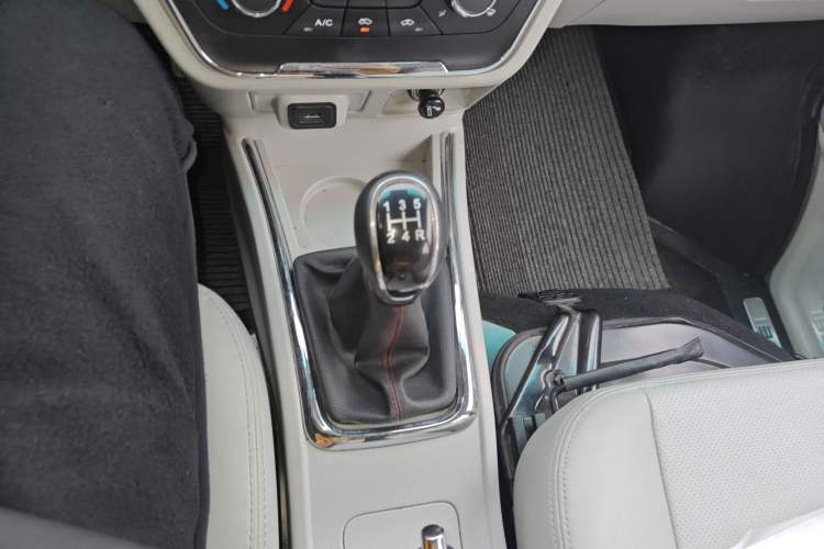 Used Jinbei New Hiace S 2021 1.5L Business-Class Central Air-Conditioned Coach China VI Standard SWC15M Gear Lever