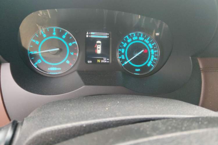 Used JAC Group Refine M5 2019 2.0T Gasoline Dual-Clutch Business Edition Odometer Close Up