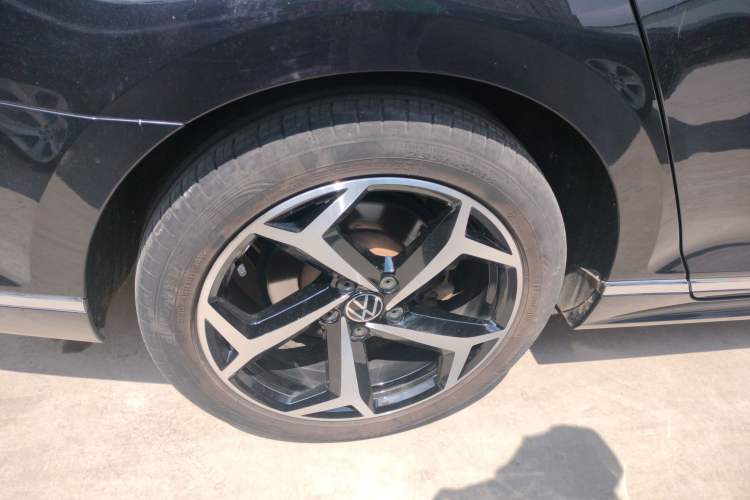 Used Volkswagen Magotan 2023 2 Million Units Limited Edition 330TSI DSG Leading Version Exterior 5