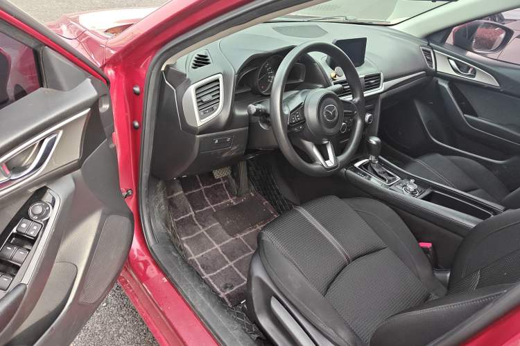 Used Mazda 3 Axela 2019 Cloud-Controlled Sedan 1.5L Automatic Luxury Model China VI Standard Driver Seat