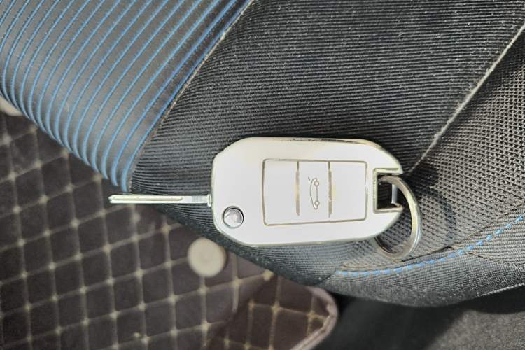 Used Peugeot 308 2019 1.6L Automatic Luxury Version China V Standard Vehicle Key