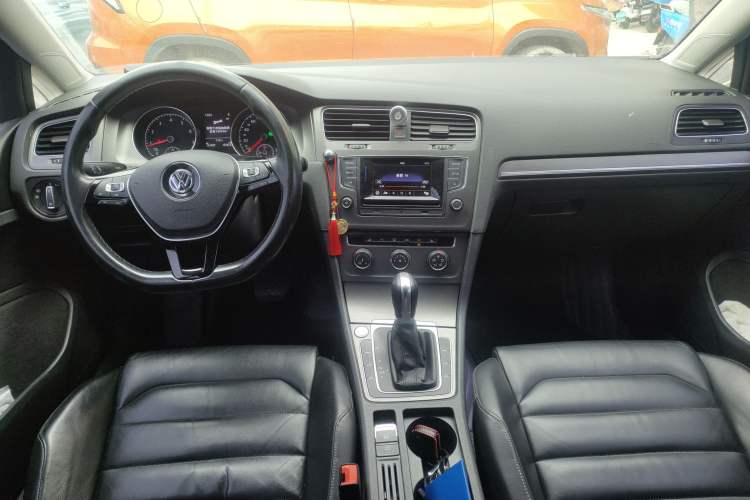 Used Volkswagen Golf 2016 230TSI Automatic Luxury Version
