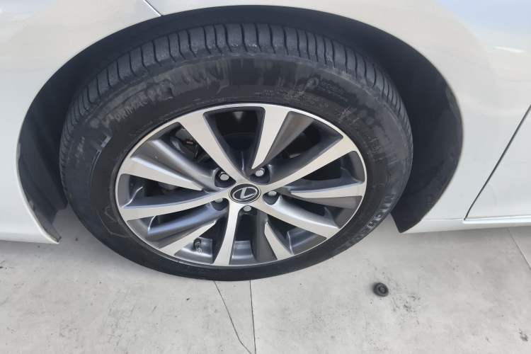 Used Lexus ES 2018 300h Premier Edition China VI Standard