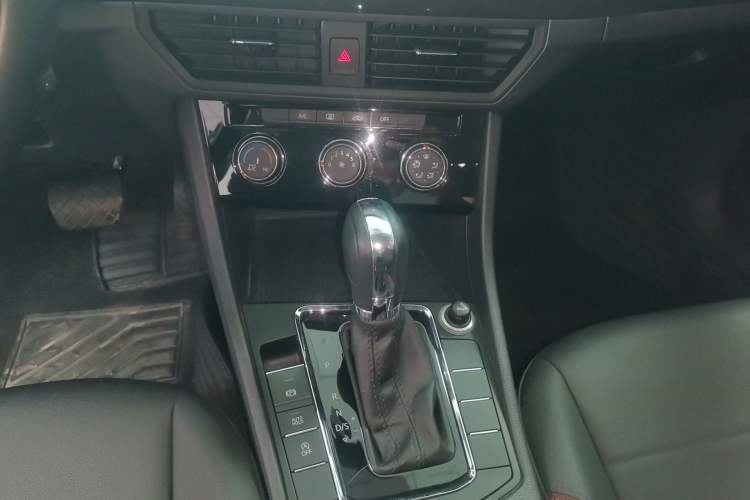 Used Volkswagen Bora 2021 1.5L Automatic Comfort Smart Connect Edition Gear Lever