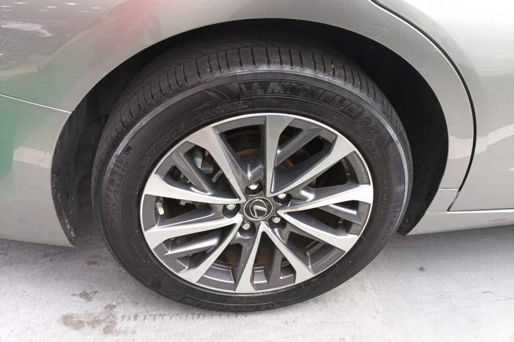 Used Lexus ES 2023 260 Excellence Edition Right Rear Wheel Hub