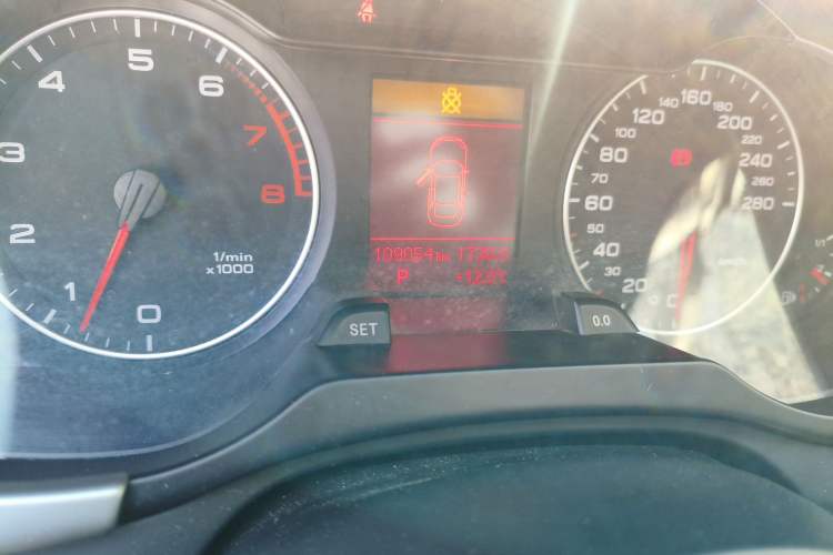 Used Audi A4L 2012 2.0 TFSI automatic standard version
