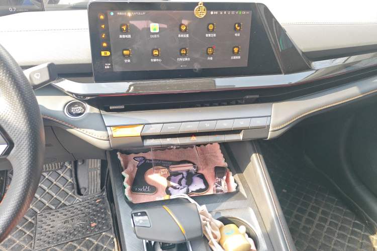 Used Changan UNI-V 2023 1.5T Prestige Model