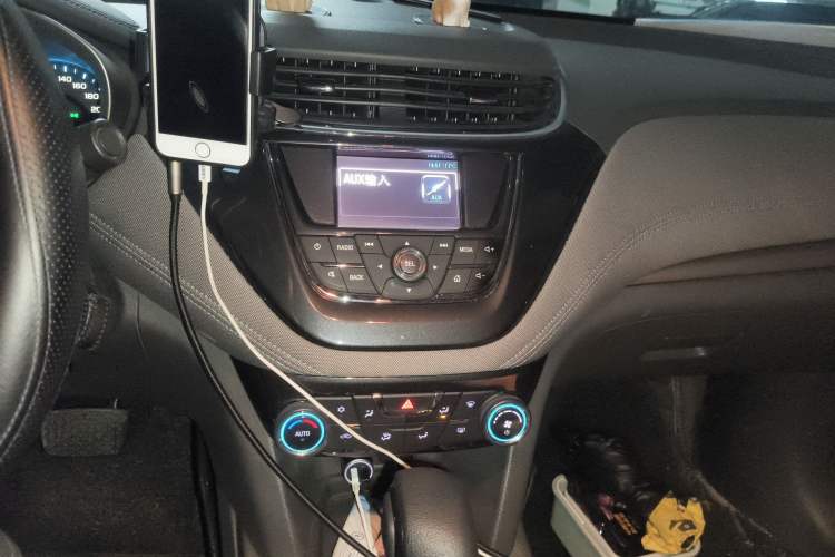 Used Chevrolet Malibu 2016 1.6T Automatic Comfort Edition Audio And AC Panel