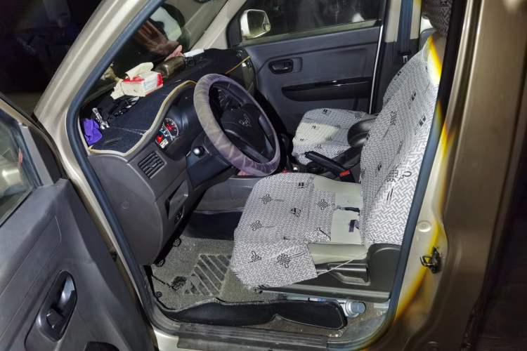 Used Wuling Rongguang V 2018 1.5L Standard Version
