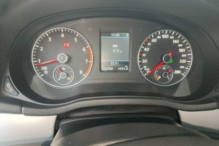 Used Volkswagen Passat 2014 1.8TSI DSG Prestige Edition Odometer Close Up