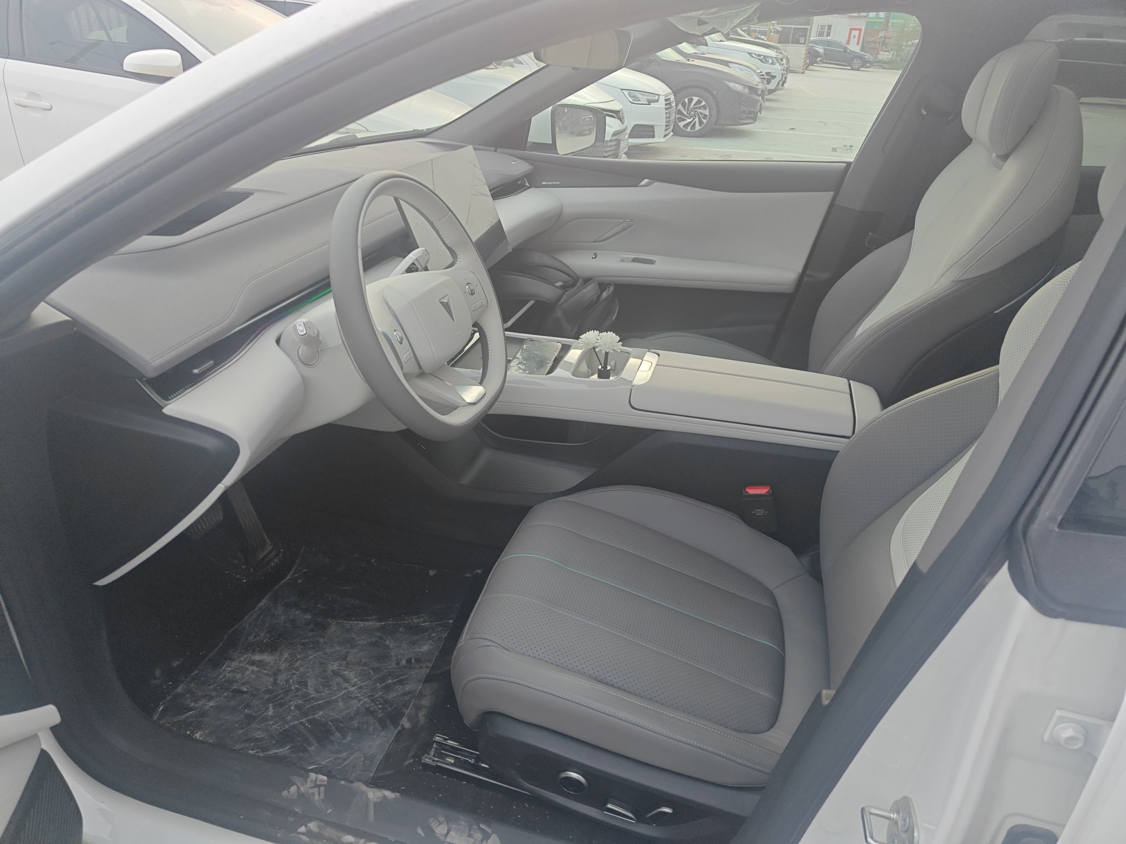 Переднее сиденье в автомобиле