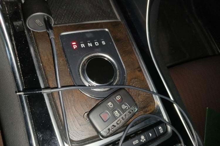 Used Jaguar XFL 2019 XFL 2.0T 250 PS Two-Wheel-Drive Luxury Edition Gear Lever