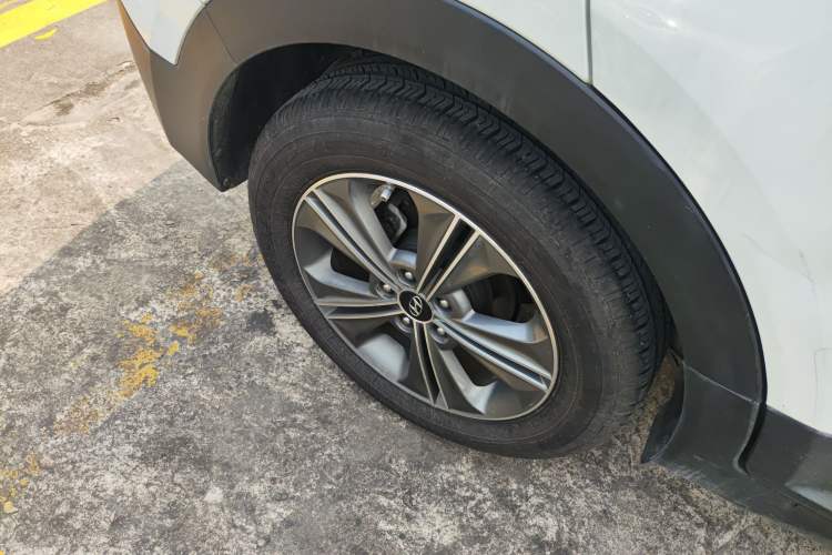 Used Hyundai ix25 2015 1.6L Automatic Two-Wheel Drive Smart GLS Trim Right Rear Wheel Hub