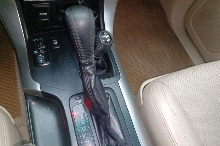 Used Toyota Prado 2004 VX 4.0 Gear Lever