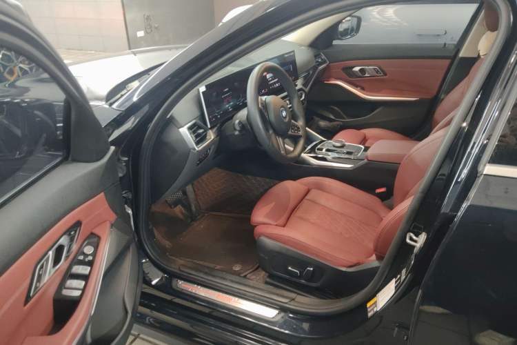 Used BMW i3 2024 eDrive 35 L Driver Seat