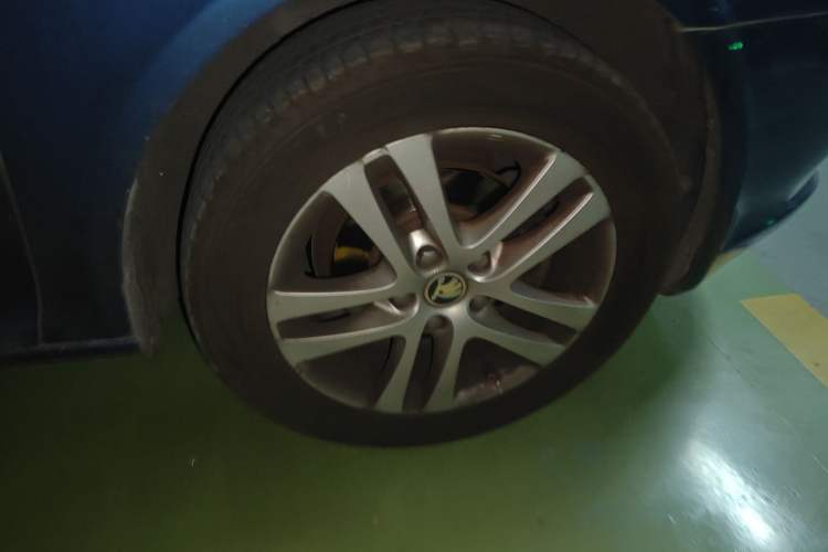 Used Skoda Octavia 2014 1.6L Automatic Yijun Edition Right Front Wheel Hub