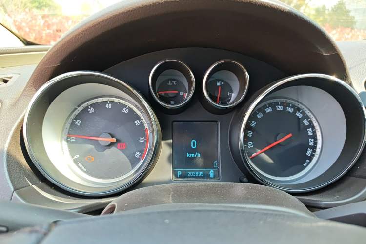 Used Buick Regal 2009 2.0L Elite Edition Instrument Cluster