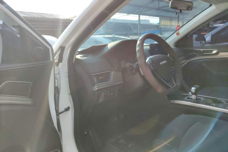 Used Haval H6 2021 Sport Edition 1.5T Automatic Elite Smart Connectivity Model with Hexagonal Grille
