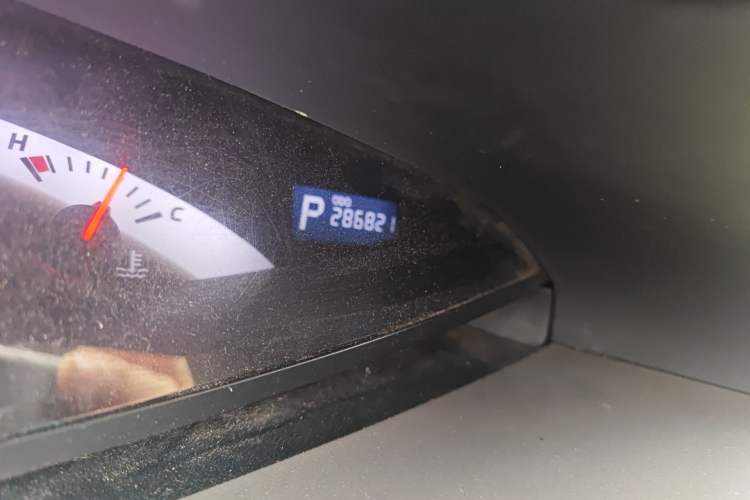 Used Toyota Previa 2006 2.4L 7-Seater Standard Edition Odometer Close Up