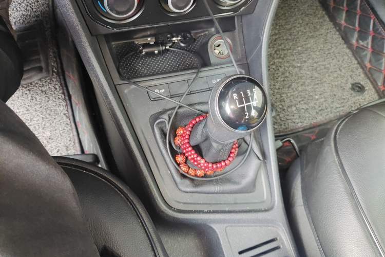 Used Volkswagen Lavida 2015 1.6L Manual Fashion Edition
