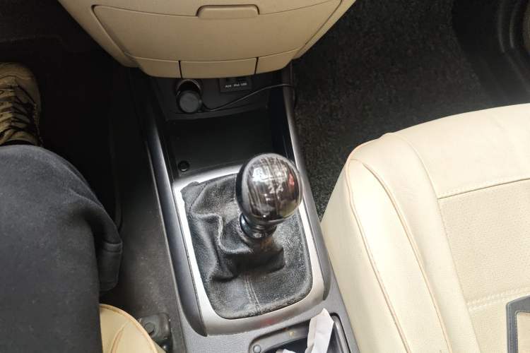 Used Hyundai Celesta 2011 1.6L Manual Luxury Model Gear Lever