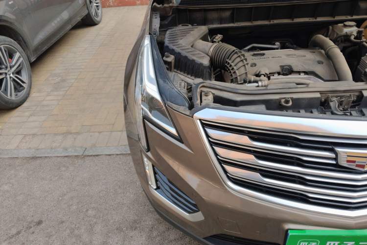 Used Cadillac XT5 2016 28T Four-Wheel Drive Luxury Model Right Front Headlight