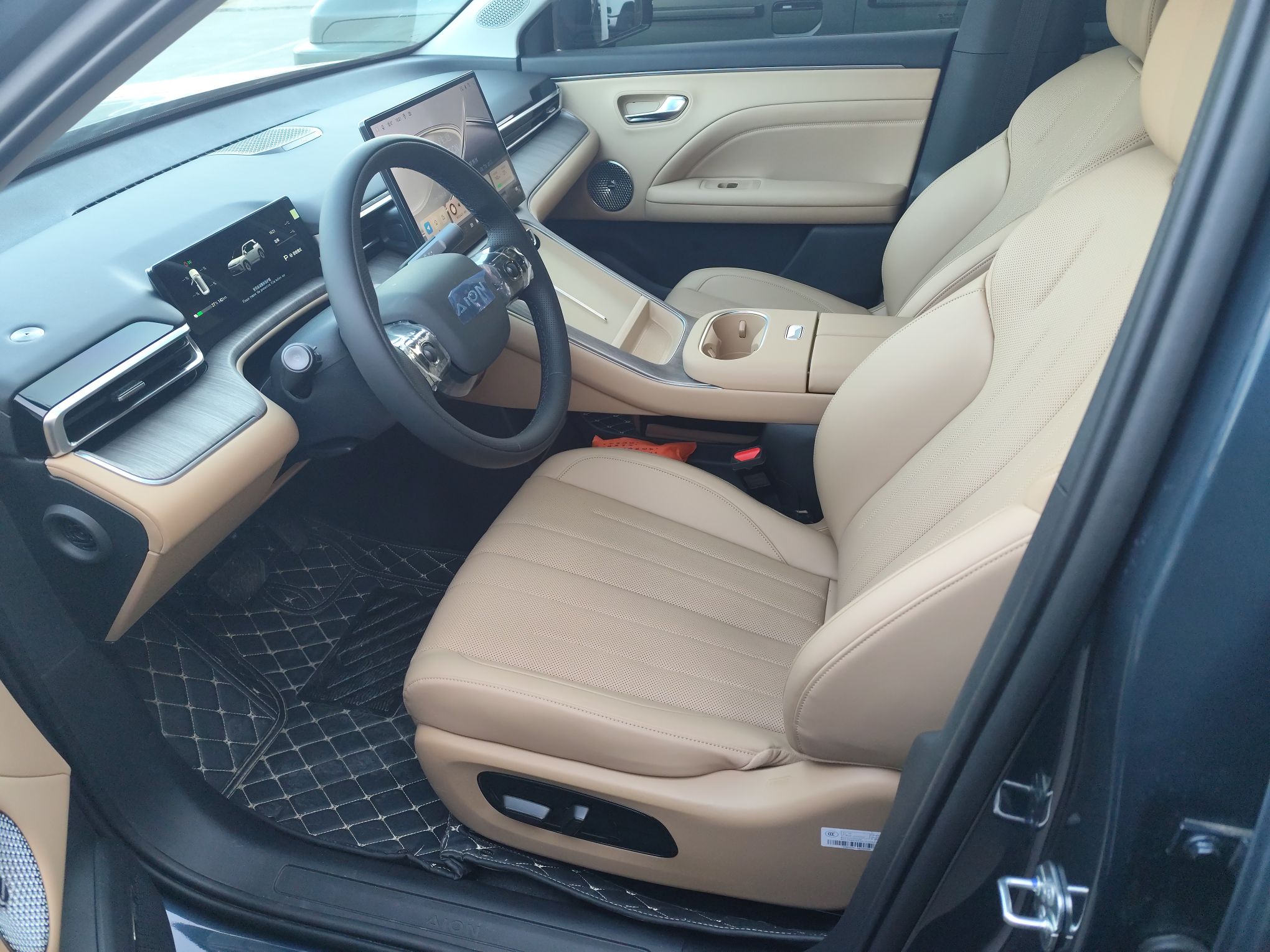 المقاعد الأمامية داخل السيارة