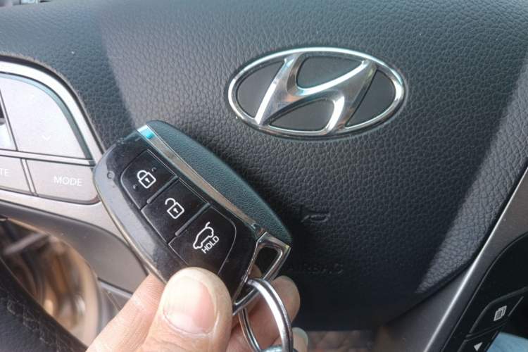 Used Hyundai Santa Fe 2015 2.0T Automatic Two-Wheel Drive Smart Version 5 Seats