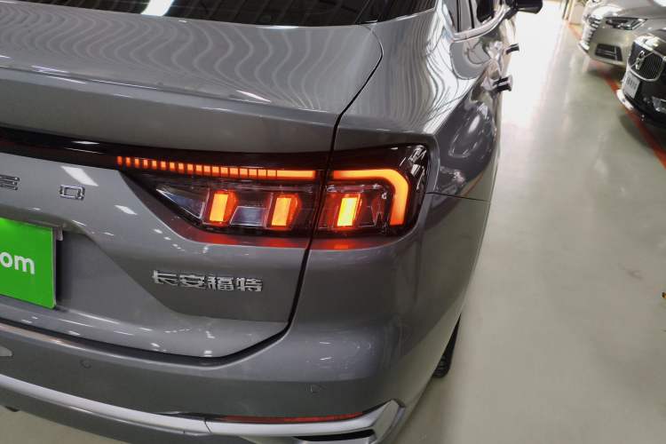 Used Ford Mondeo 2023 EcoBoost 245 Ultimate Model Exterior 3