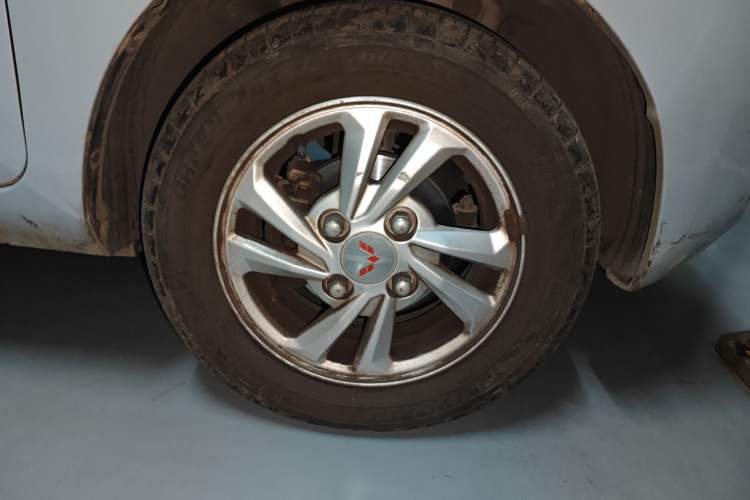 Used Wuling Hongguang MINIEV 2020 Freedom Version Lithium Iron Phosphate Right Front Wheel Hub