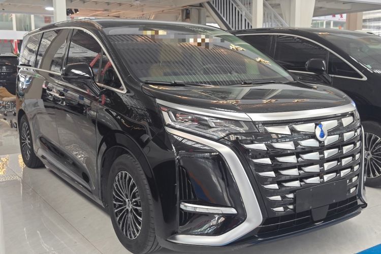 Used Denza D9 2022 DM-i 970 Four-Wheel Drive Prestige Model Front Right 45 Deg