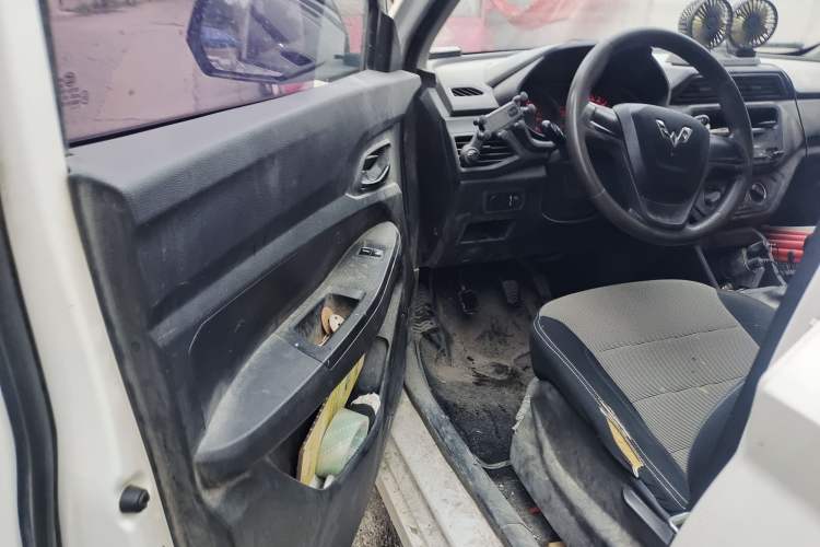 Used Wuling Hongguang 2019 1.5L S Basic Window-Sealed Vehicle China VI LAR Driver Seat