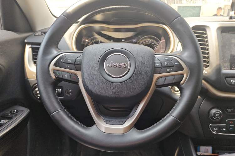 Used Jeep Cherokee 2016 2.4L Superior Edition