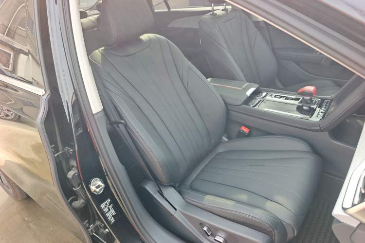 Used Hongqi H5 2025 2.0T Automatic Flag Edition – 500 000 Units Commemorative Version
