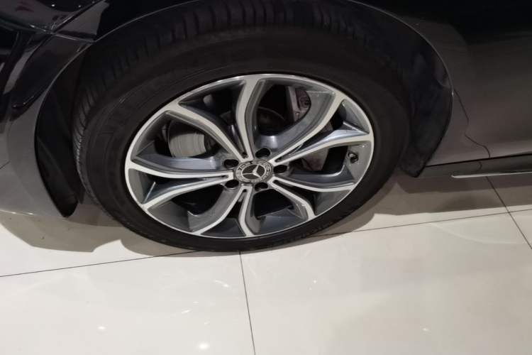Used Mercedes-Benz E-Class 2020 Restyled E 300 L Sporty and Stylish Edition Left Front Wheel Hub