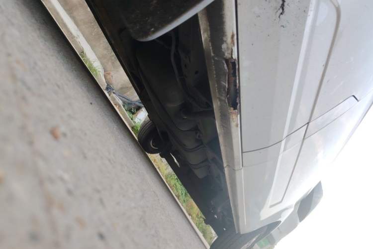 Used Ford Transit 2020 2.0T Gasoline Automatic Multi-Function Commercial Vehicle Mid-axle Low-roof Design with Dual Rear Doors Meeting China VI Emission Standards