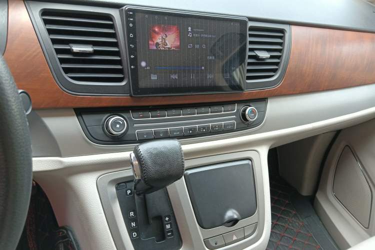 Used SAIC MAXUS G10 2016 2.0T Automatic Elite Edition Audio And AC Panel