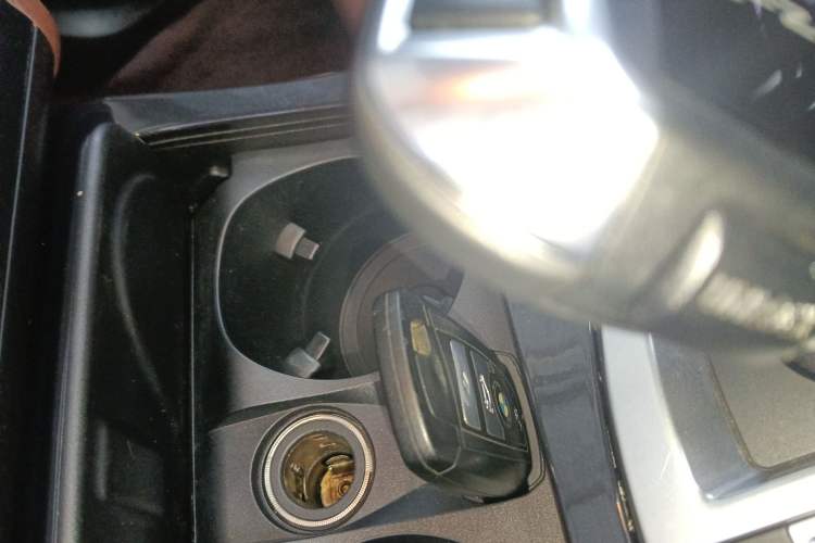 Used BMW 5 Series 2014 520Li Elegant Model
