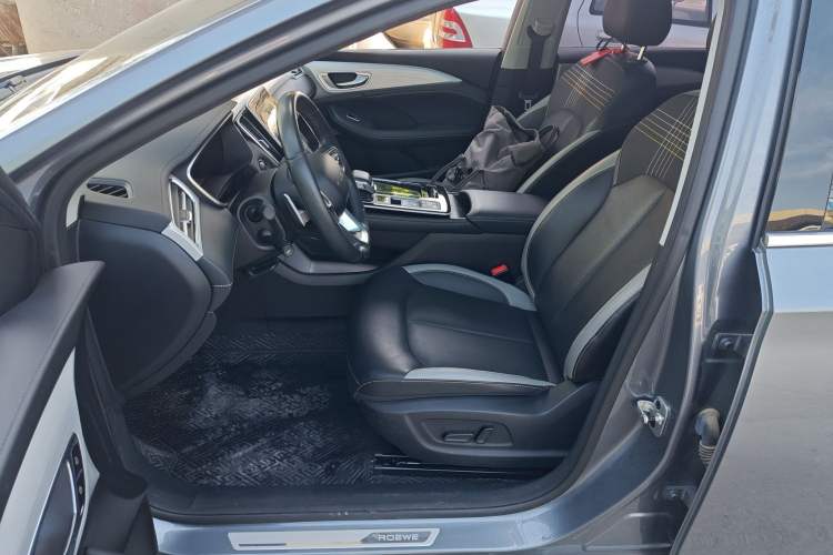 Used Roewe i6 MAX 2020 300TGI Automatic Supreme Edition with Cool Sunroof and Advanced Driving Features Left Front Seat