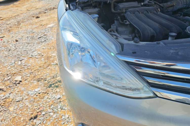 Used Nissan Livina 2013 1.6XE CVT Comfort Edition Right Front Headlight