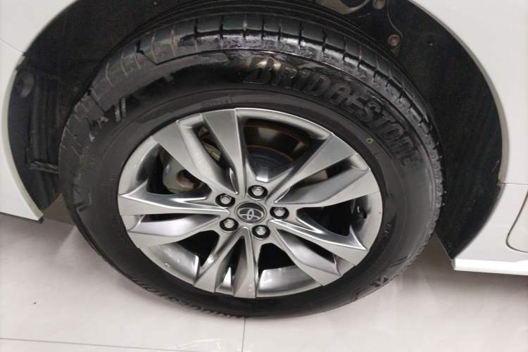Used Toyota SIENNA 2024 2.5L Hybrid Comfort Edition Right Rear Wheel Hub