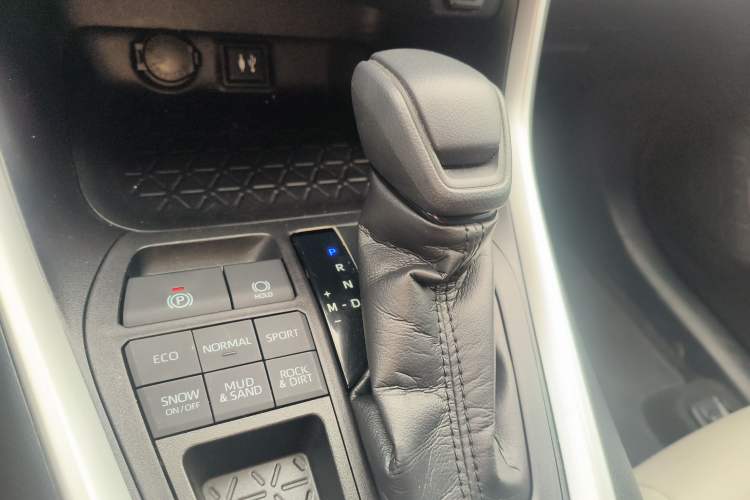 Used Toyota Wildlander 2020 2.0L CVT 4x4 Luxury Edition Gear Lever