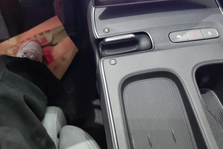 Used Nio ET5T 2024 75kWh Touring Gear Lever