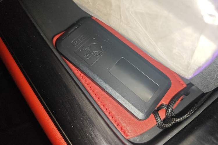 Used Xiaomi Auto SU7 2024 Rear-Drive Ultra-Long Range Advanced Pro-Level Intelligent Driving Version Vehicle Key