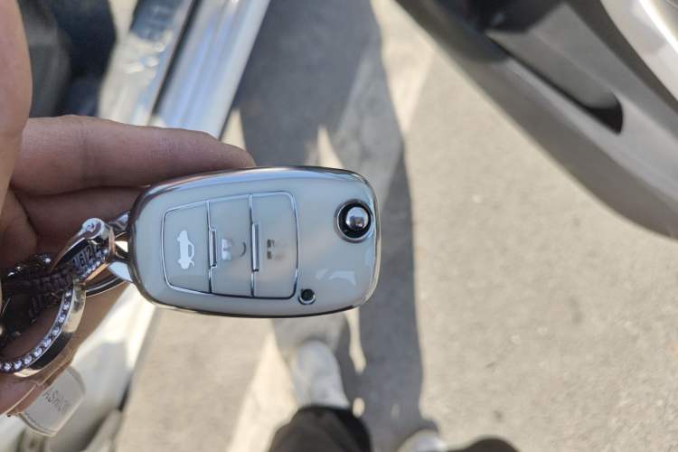 Used Bestune X80 2013 2.0L automatic luxury version
