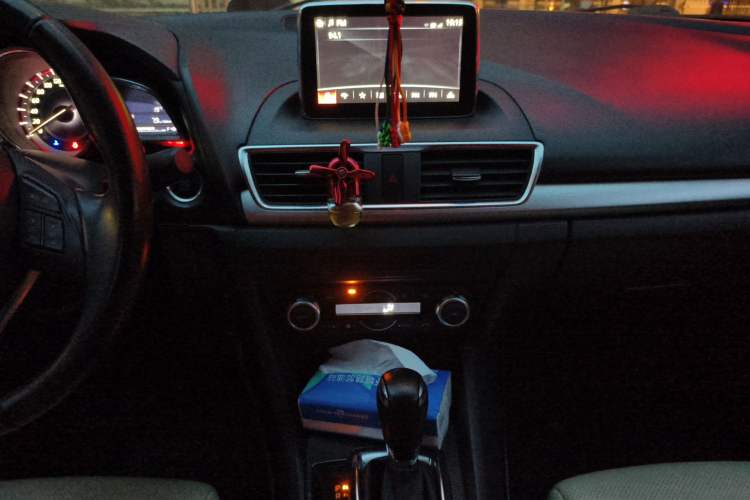 Used Mazda 3 Axela 2014 Sedan 2.0L Automatic Sport Model