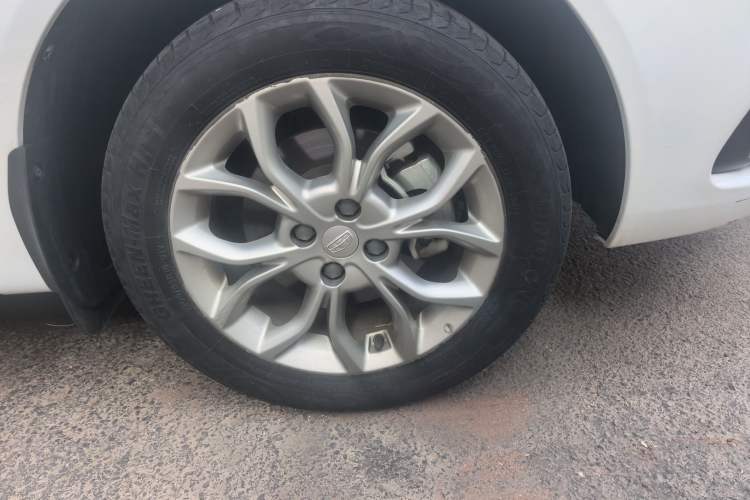 Used Geely Auto Vision 2018 1.5L Automatic Happiness Edition Right Front Wheel Hub
