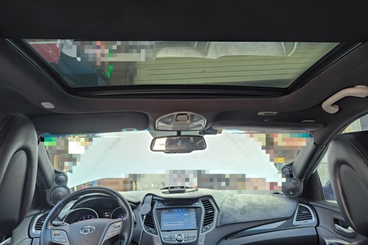 Used Hyundai Santa Fe 2015 2.0T Automatic Two-Wheel Drive Smart Version 5 Seats